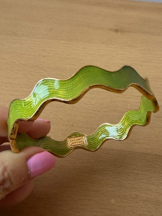 KATE SPADE NEW YORK AVOCADO GREEN ENAMEL WAIVY BANGLE BRACELET GOLD TONE METAL - Picture 7 of 16
